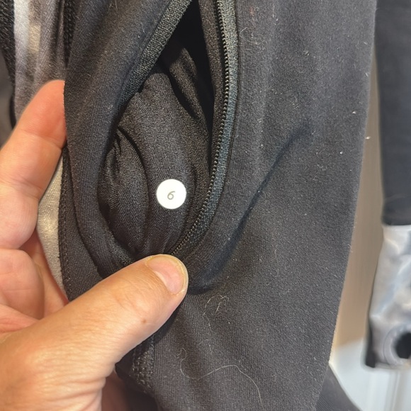 A-Lululemon Stride Jacket *Brushed Black / White Coal Tinted
Canvas Super -flaw - Picture 7 of 7
